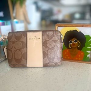 LIKE NEW Coach Leather Wristlet